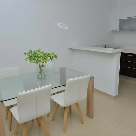 아파트 Resitour - Aphrodite Gardens 파포스