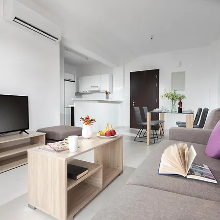 Resitour - Aphrodite Gardens Apartment