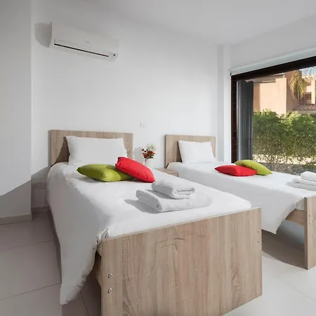 Resitour - Aphrodite Gardens Apartament *